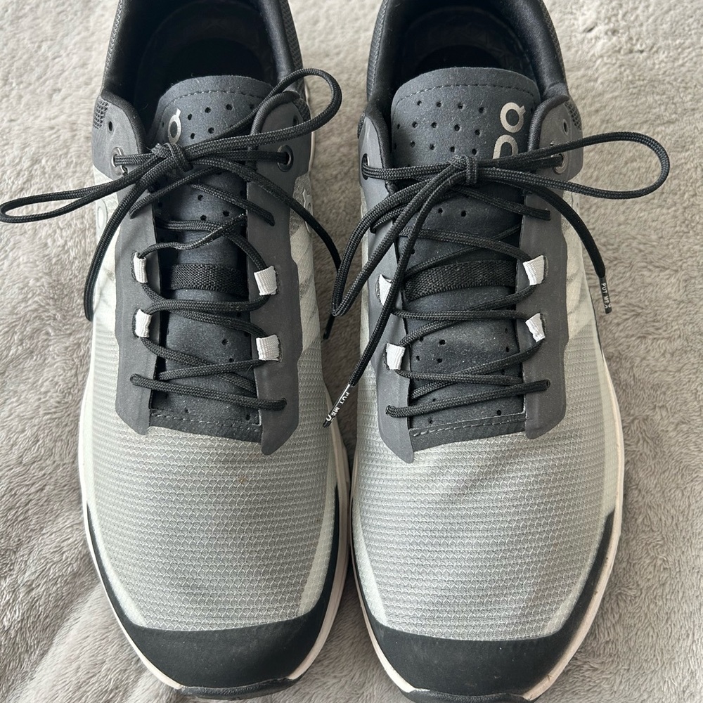 On Clouds Men's Gray and Black Performance Running Shoes